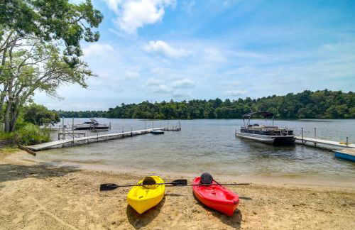 Plymouth Getaway with Private Lake Beach and Kayaks! - Foto 2