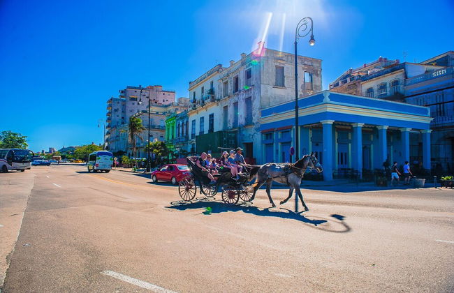 Lujoso Apto WIFI Gratis Balcon y Jacuzzi - Photo 30