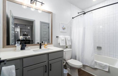 Birmingham Luxury Apt, near everything - Photo 10