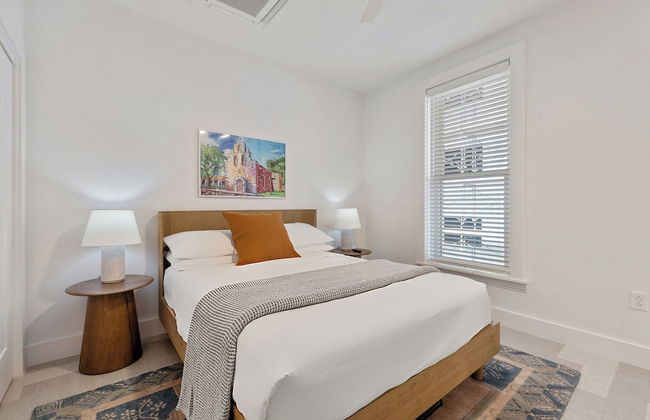 The Continental, powered by Placemakr - Downtown - Market Square - Photo 5