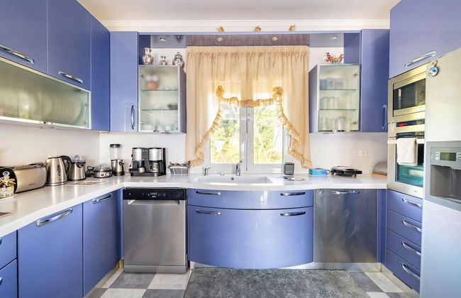 4 Bed Villa - Sleeps 10 - Pets - Pool - Hottub - Foto 12