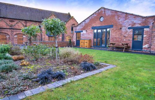 Finest Retreats - Courtyard View at Longford - Photo 1