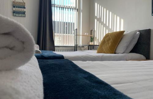 Cheerful - 3 Bed - Serviced Accommodation - In Heart of Northumberland - Sleeps 6 - Foto 1