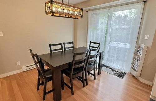 The Sawyer Hideaway - 3BR 2B with Hot Tub & Fire Pit - 5 mins to beach - Photo 17