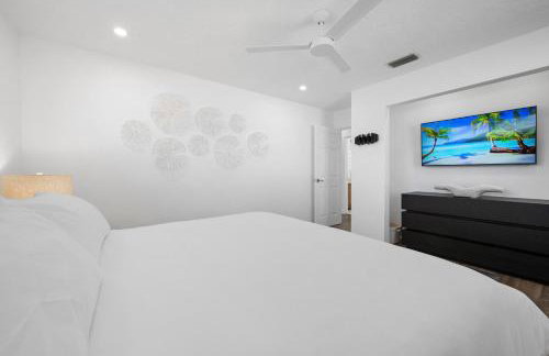 Bayside Hideaway! Private pool with water view and canal side dock! Available for Summer! - Foto 37