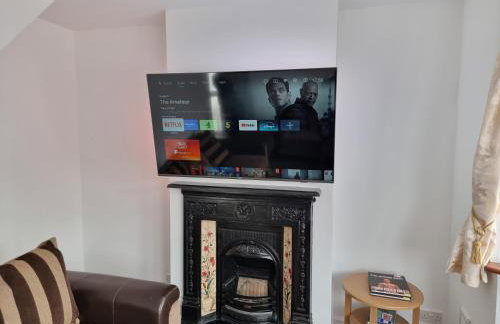 Entire 3 bedroom home with Parking in Welling, London, UK - Photo 78