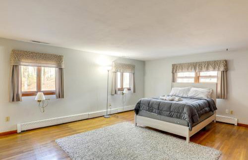 Peek-a-Boo Lake Views and Yard Windham Home - Foto 12