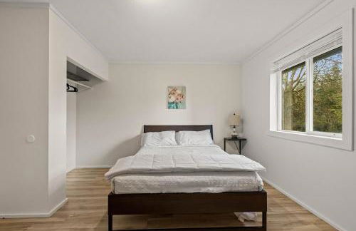 4-Bedroom Chateau in Southern Washington- Luxurious Retreat with Pond & Creek - Foto 36