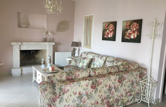 Flower House - Photo 2