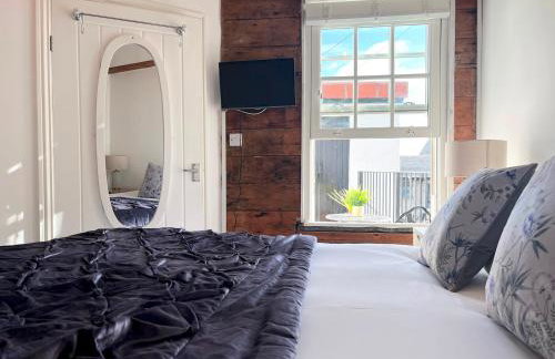 Boatsman's Cottage- sleeps 4- Garage- Mousehole - Photo 12