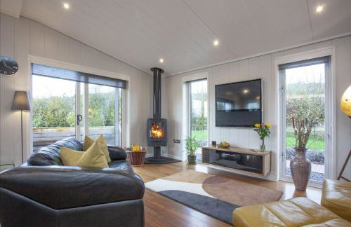 Deer Leap, Strawberryfield Park - Photo 2