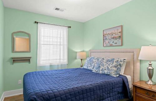 Expansive Lakefront Home with Private Dock - Foto 16