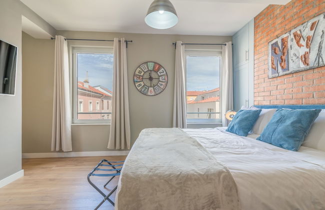 Luxurious Suites Elegance - Photo 40