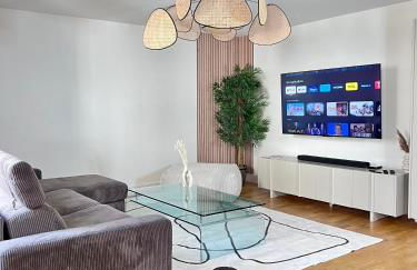 Grand Appartement ultra moderne Plein Centre, plage à pieds, avec parking - Photo 1