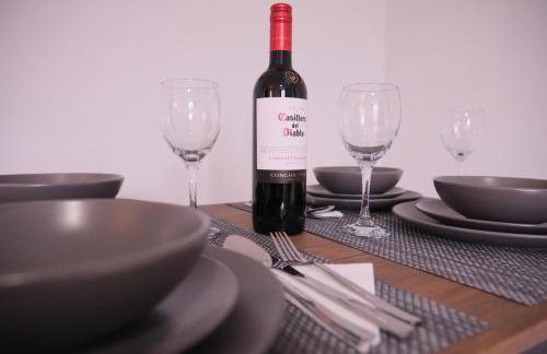 2BR City Centre Apartment By Travel Lets Short Term Rental Agency Derry With Free WiFi - Foto 38