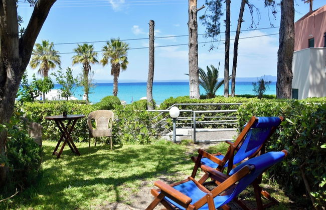 Stay at Beachfront Villa Lilia in Pefkohori, Halkidiki for a Dreamy Vacation - Foto 1