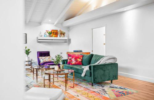 Nature-Inspired Stay with Pool, Fire Pits and More - Foto 18