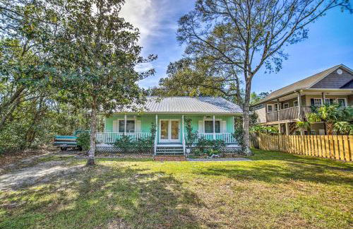 Oak Island Home with Yard Less Than 1 Mi to the Beach! - Foto 3