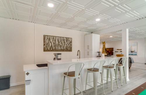 Porch and Game Room! Getaway on Lookout Shoals Lake - Foto 8