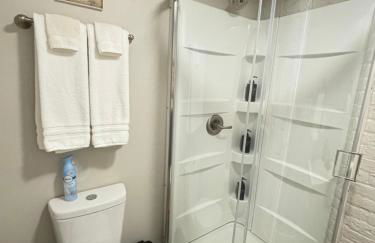 1920 Brick House-Hot Tub-Outdoor Brickoven Pizza-Pets-Breweries - Foto 35