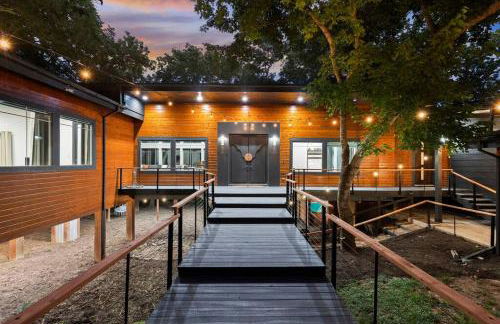 LUX Treehouse on Private Lake next to Lake Conroe with Game room, Paddleboards, Lake Views, and more! - Foto 12