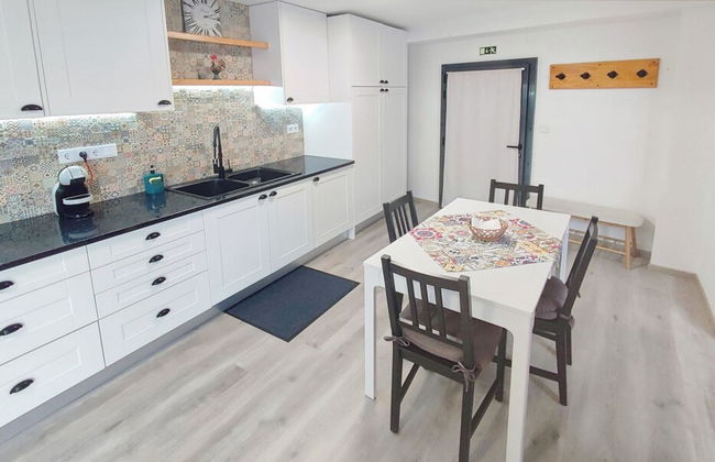 Explore Ponta Delgada in Comfort - Charming 2-bedroom Vacation Rental - Foto 18