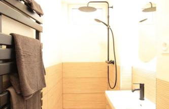 Disponible - Appartement Entier Rénové - Canapé Lit Emma - RERB, 5mn Paris - 2 pers - Parking Rue Gratuit - Tout équipé - 1er étage - 3 - Foto 8