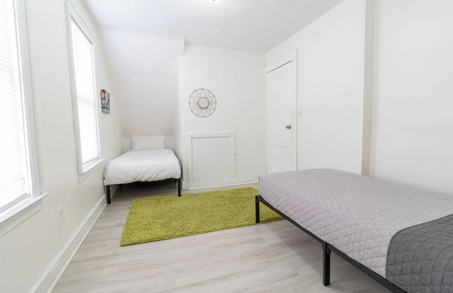 Spacious 4BR Family Home in Detroit Wifi & Parking - Foto 9