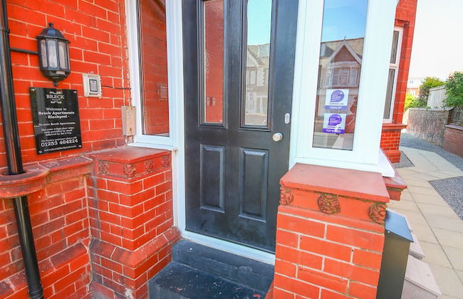 Breck Blackpool - Photo 74