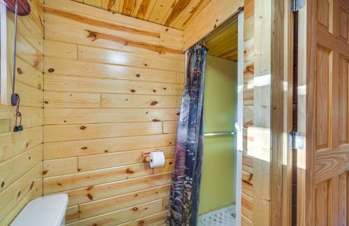 Lakefront Cabin with Dock, Fire Pits in Danbury! - Foto 13