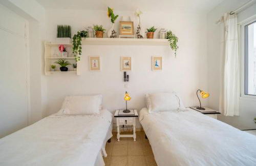 Sun-Drenched, Sea-View Apartment with Giant Patio! - Photo 65