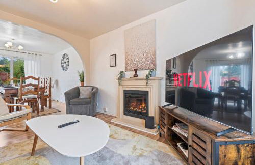 Spacious White House with parking, garden, Wi-Fi - Photo 10