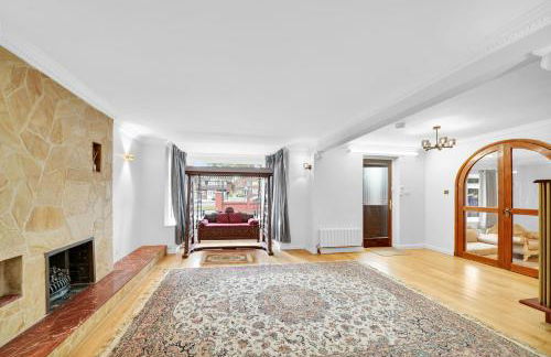 Lux 5 Bed sleeps 11, 10 mins from Wembley Stadium, Jacuzzi and Steam Shower - Photo 35