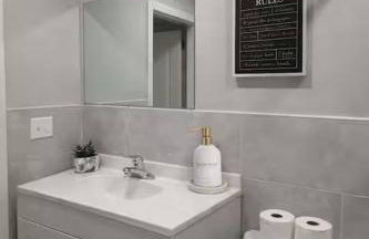 Cozy Rooftop Home, Near Downtown Newark, EWR & NYC - Photo 7