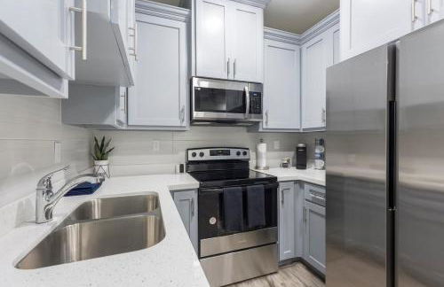 La Querencia on Zinnia w Fast Wifi & Workspace - Photo 16