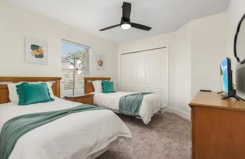 Lakeview Villa lovely pool home in gated community - Photo 25