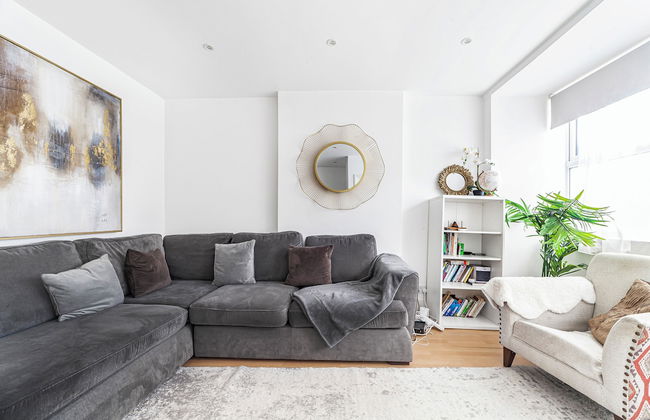 Spacious & Chic 3bed House in London - Photo 1