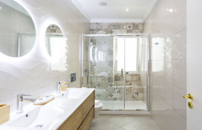 Blue Peacock in Faro - Photo 9