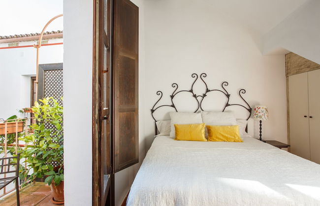 Apartamentos Los Patios de la Judería - Photo 24