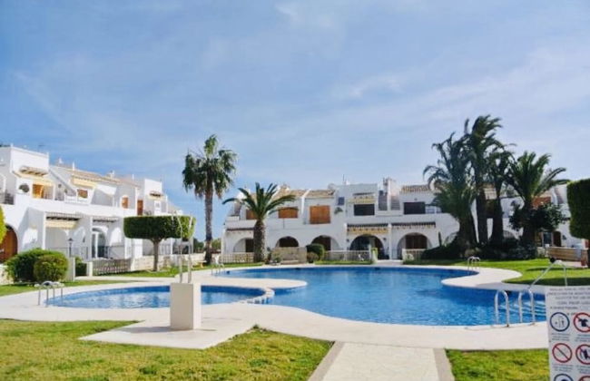 2-bed Apartment 10 min Drive to the Beach! - Foto 16