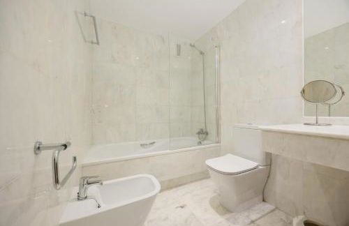 Coastal apartment, with swimming pools and close to the beach, in the tourist Bahia de Marbella - Photo 26