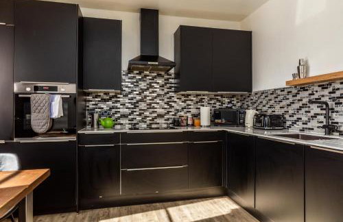 Locksbrook Lodge - Hot Tub - Spacious Outdoor Space - Photo 12