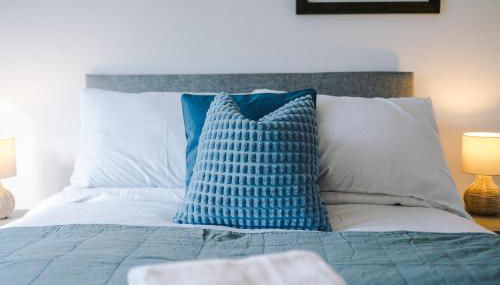 4BR Home for 8, Full Kitchen, Parking, WiFi in Northwich - Foto 3