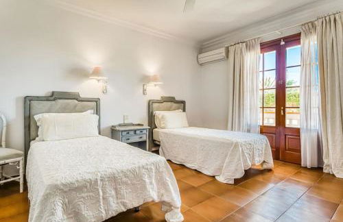 LA CALMA Espectacular villa con jardín y piscina en Menorca - Foto 28