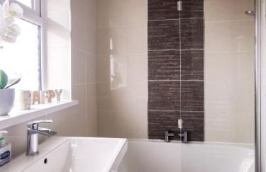 Bee At Home - Photo 7