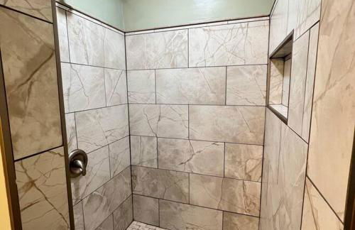 Quantico Graduation Home Visit DC 5 bedrooms 2 King Beds Stafford - Foto 35