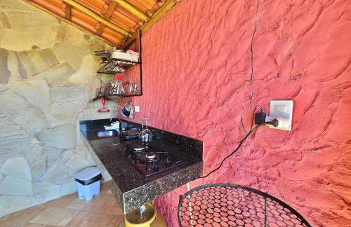 Chalés Vila Carrancas - Ao lado do centro com piscina, cozinha completa e muita tranquilidade - Foto 90