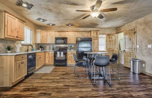 2BR Cottage with outdoor seating near Hiking & DT - Foto 11