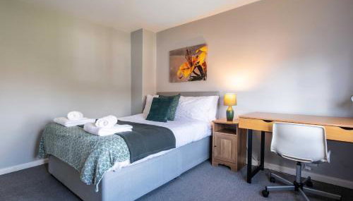 4 Bed Family & Contractor House with Games Room! - Foto 2