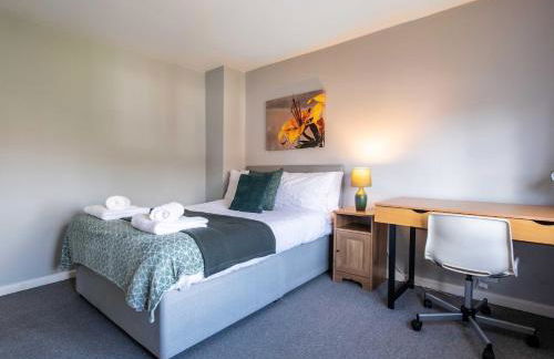 4 Bed Family & Contractor House with Games Room! - Foto 2